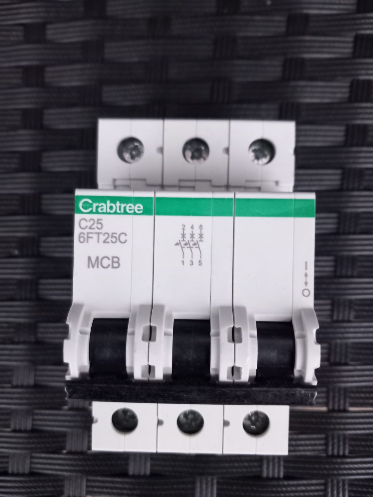 CRABTREE LOADSTAR 6FT25C 25 AMP TRIPLE POLE TYPE C MCB.