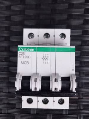 CRABTREE LOADSTAR 6FT25C 25 AMP DREIPOLIG TYP C MCB.