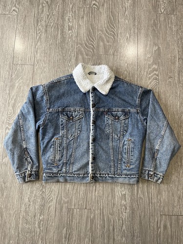 Vintage LEVIS Authentic Medium Fleece 