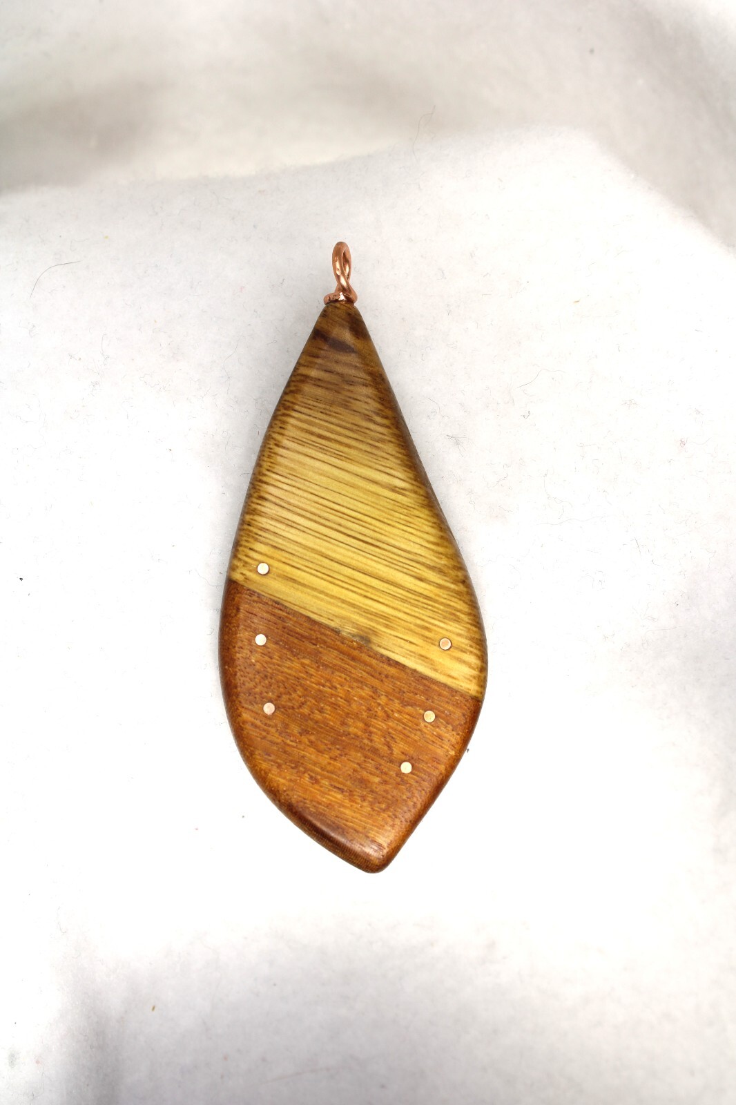Pendentif RAJAH en bois collier artisanal idée cadeau unique pour femme