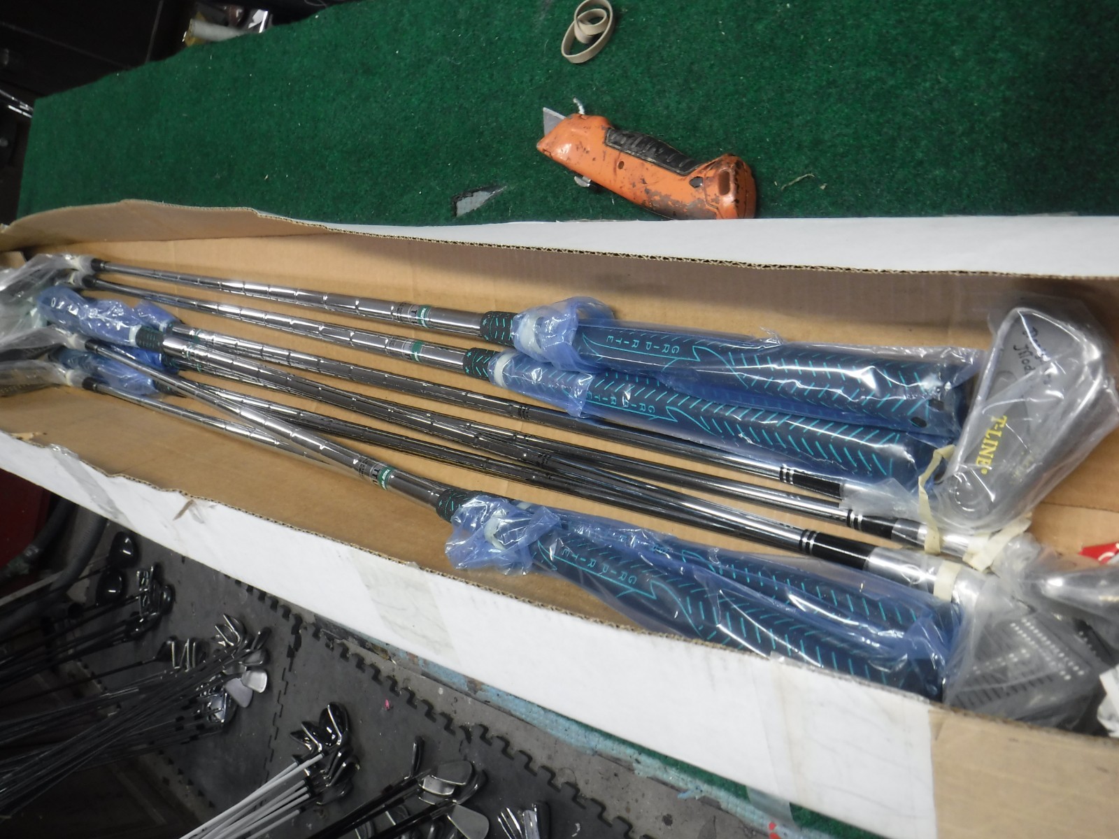 New in box Spalding T- line iron set 3-pw regular shafts