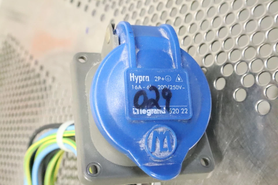 Legrand 520 22 16A-6h 200/250V 2P+ Interlock Socket Used With Warranty - Image 4 of 4