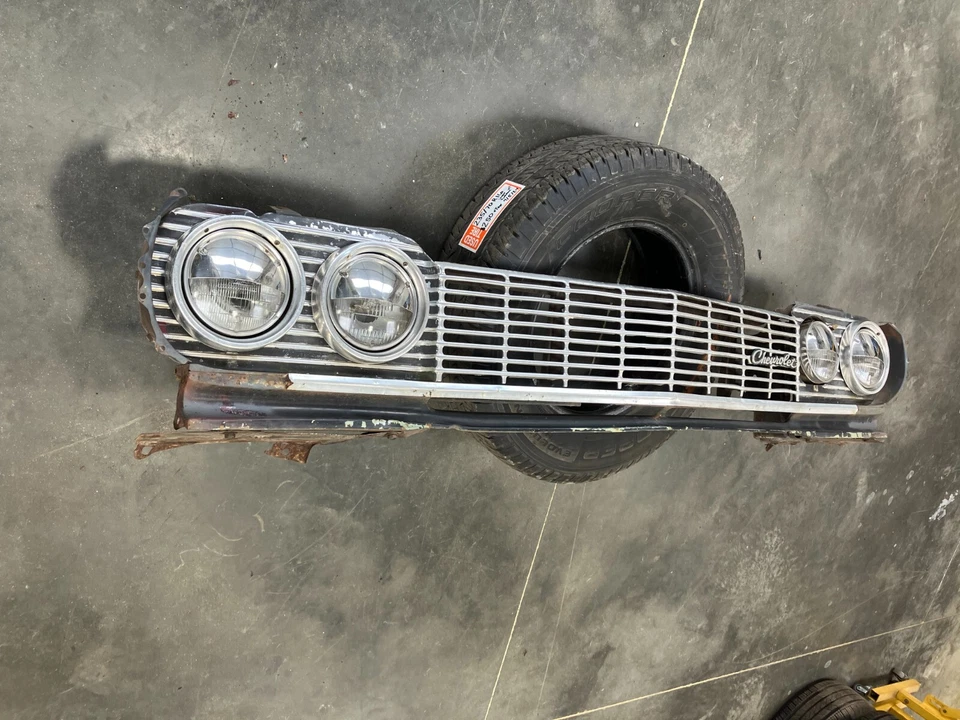 Chevrolet Impala 1964 conjunto de parrilla completo con relleno de parachoques usado Foto 4 de 4