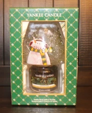 Yankee Snowman Shade Topper & Mistletoe Candle Gift Set