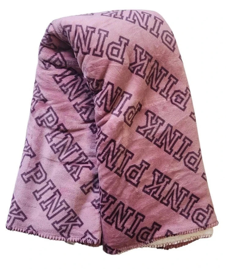 维多利亚的秘密粉红色标志 COZY PLUSH SHERPA BLANKET THROW SUMMER 2025 50x60 — 第 3/4 张图片
