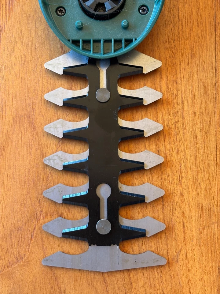 Bosch ISIO Akku Strauch- & Grasschere Set 3,6V Modell 2609006408/ Akku/Ladegerät - Bild 4 von 4