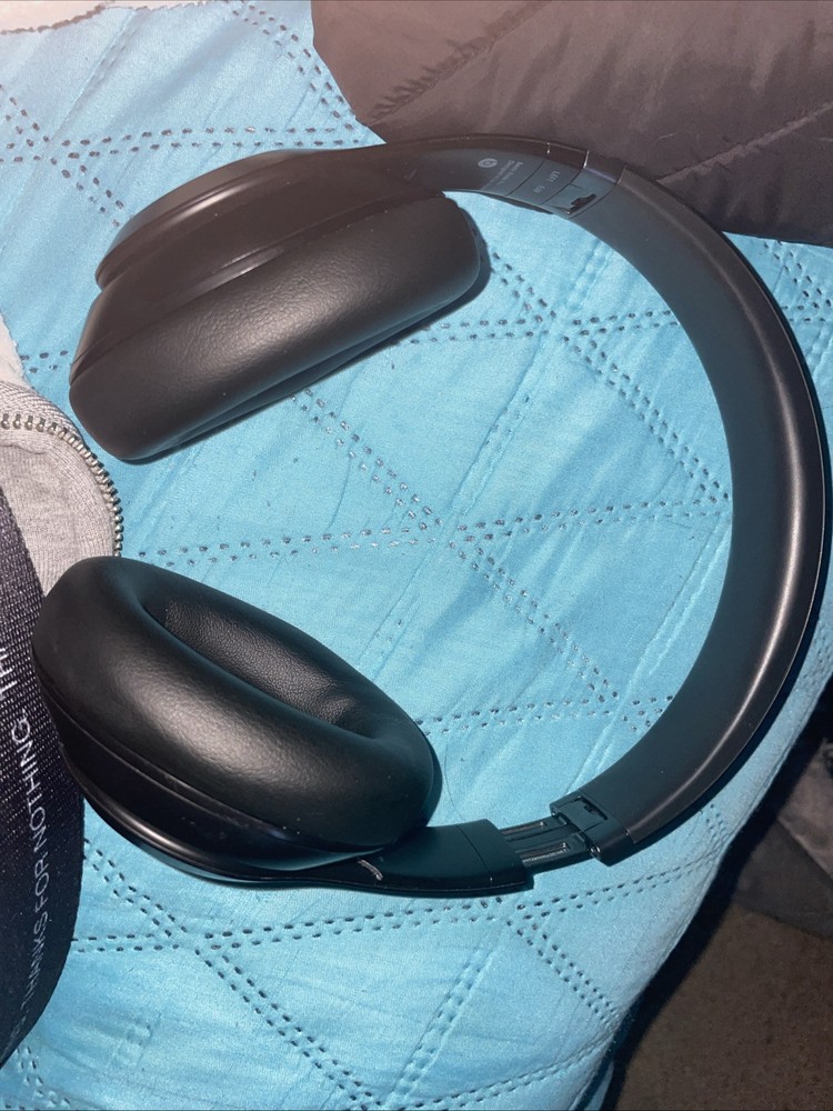 Beats Studio Pro Wireless Bluetooth Headphones Black MQTP3LL/A