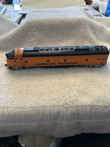 Rivarossi E9A und E9B American National HO Lokomotiven Set #’s 9050 & 9057 | Zustand: Used