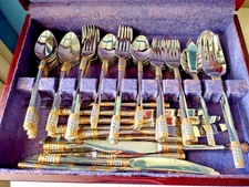 Vintage Kitchen Wallace Gold Accent Corsica 18/10 65 pcs Silverware Set for 12