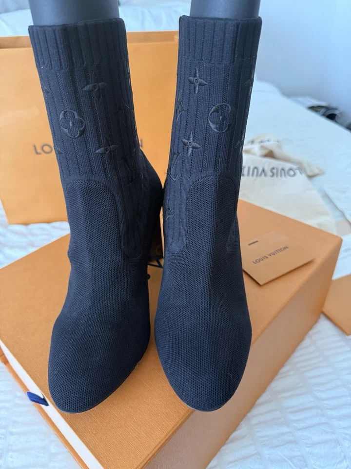 Louis Vuitton Silhouette Ankle Boots Black Patent Leather Size 7.5 US Authentic - Image 2 of 4