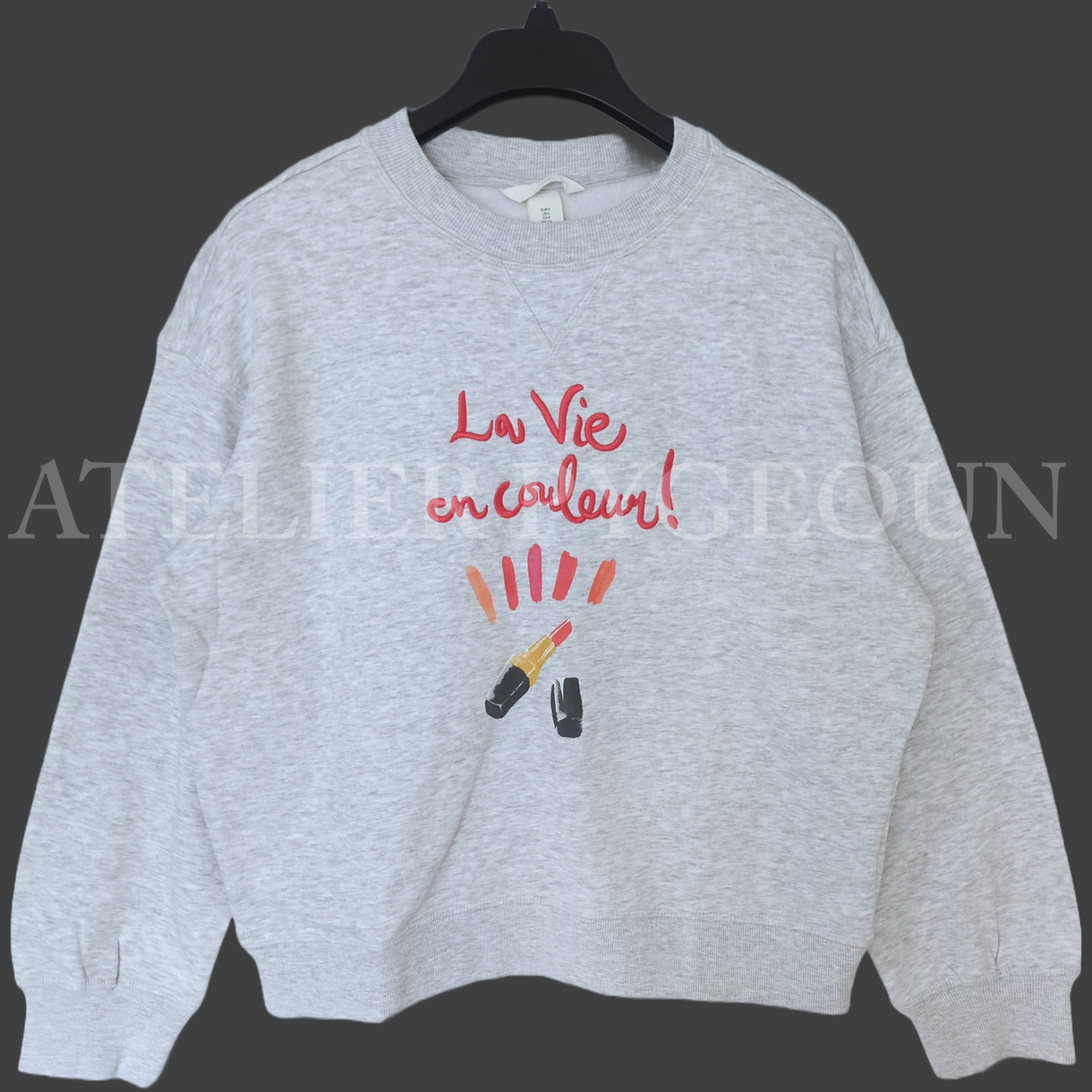 NWT H&M Sweatshirt “La Vie En Couleur!” Light gray melange