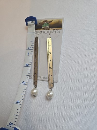 Ruler Earrings - Picture 3 of 4