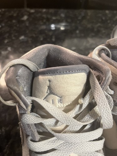 Girls Jordan’s high tops size 3 - Picture 2 of 5