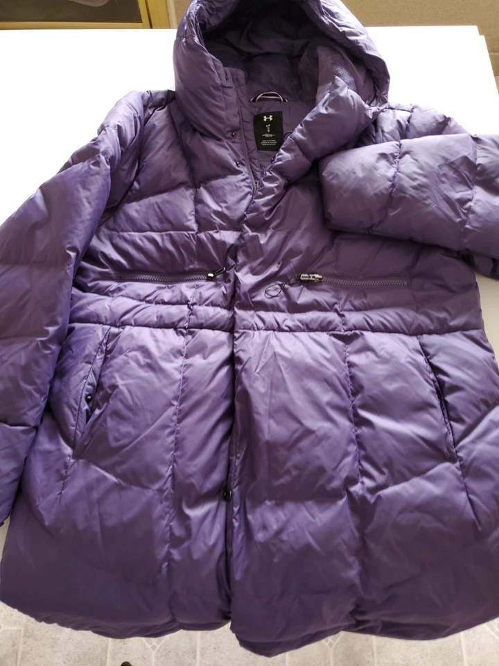 Abrigo parka largo púrpura con capucha Under Armour para mujer grande aislante con cremallera Foto 2 de 4