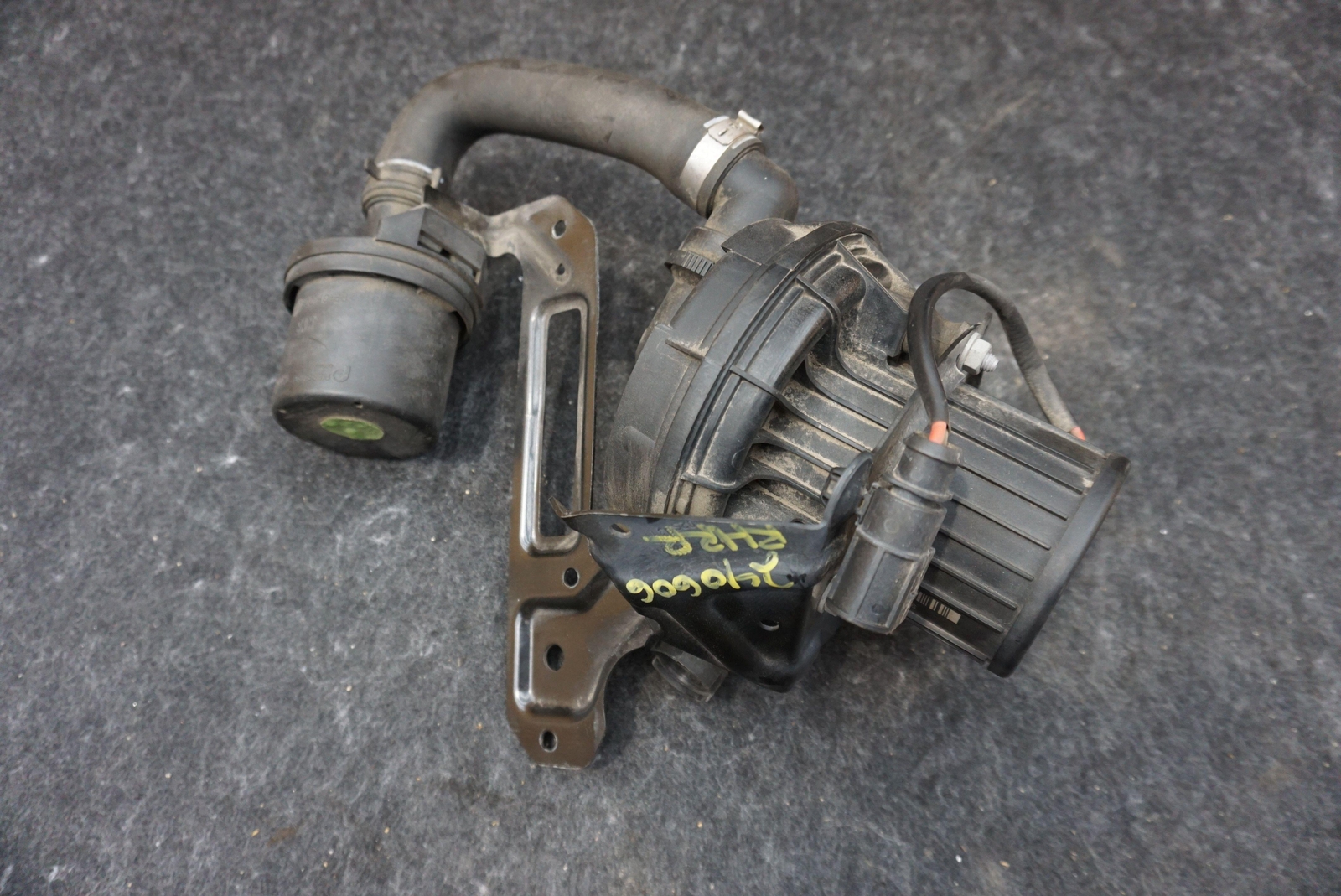 Set 2 Left Right Secondary Air Injection Pump 420906601B Audi R8 Type 42 2010-15