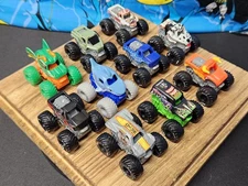 Spin Master Monster Jam Mini Trucks 10-Pack Collectible *loose* 2 mystery trucks