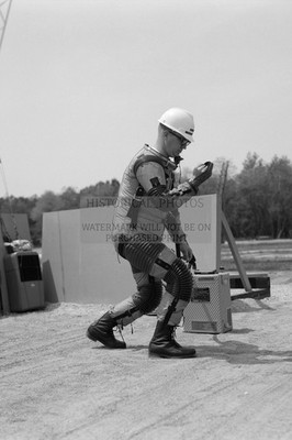 APOLLO REDUCED GRAVITY WALKING SUIT LUNAR LANDING FACILITY 19 4X6 POSTCARD PHOTO