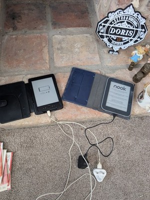 Nook Simple Touch Glowlight eReader 2er Set mit Koffer Akku