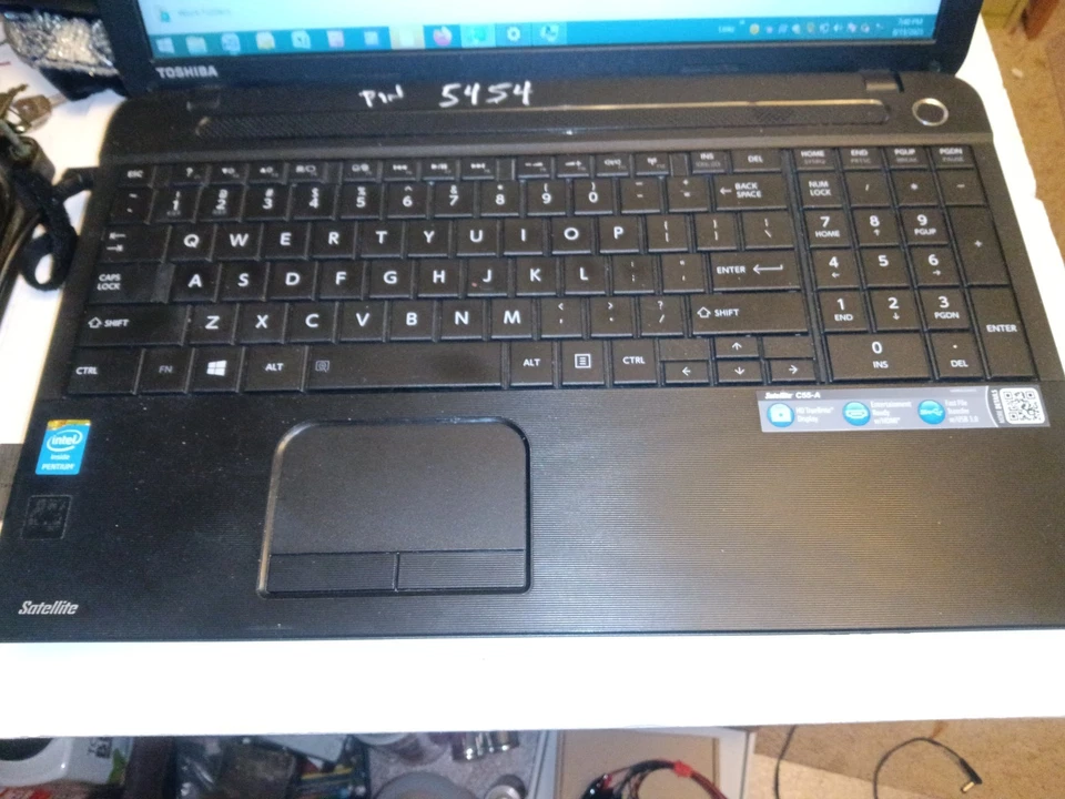 Toshiba Satellite C55-A5302 windows 8  - Image 2 of 3