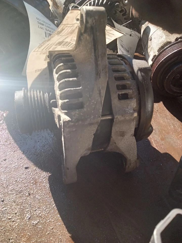 Used Alternator fits: 2009 Toyota Rav4 100 amp 4 cylinder 2ARFE engine Grade A Foto 2 de 4