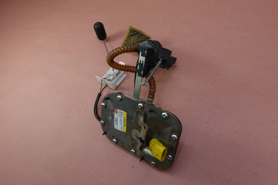 Harley-Davidson Softail Deluxe 2007-2016 FLSTN bomba de tanque de combustible de gasolina Foto 2 de 4