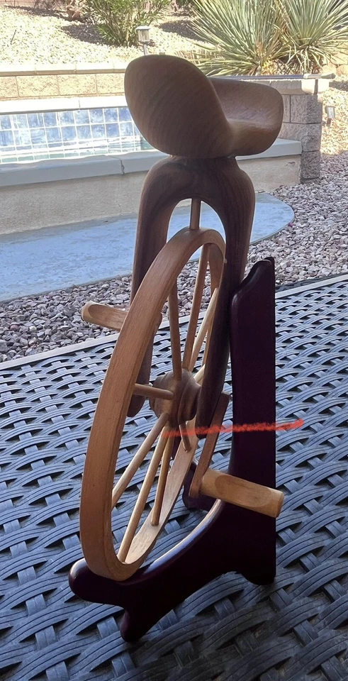 "Escultura de ciclo vintage, sobremesa o estante, madera hecha a mano 10"" de alto. Rueda de 7,25""" Foto 2 de 4