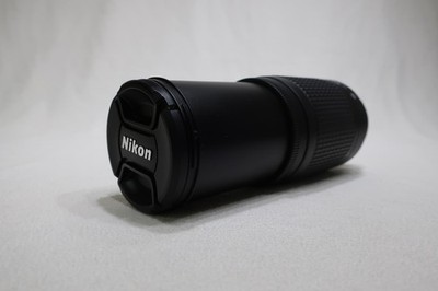 Nikon AF Zoom-Nikkor Objektiv 70 300 mm f/4 5,6 G in Schwarz