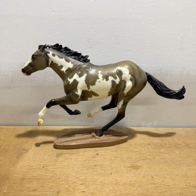 Breyer Horse Traditional 1283 Windtalker Collector's Choice Pinto W/ Stand CM