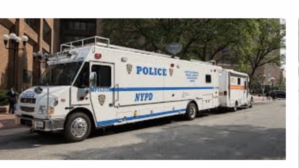 Camión puesto de mando móvil personalizado raro Greenlight NYPD edición limitada 1/64 Foto 4 de 4