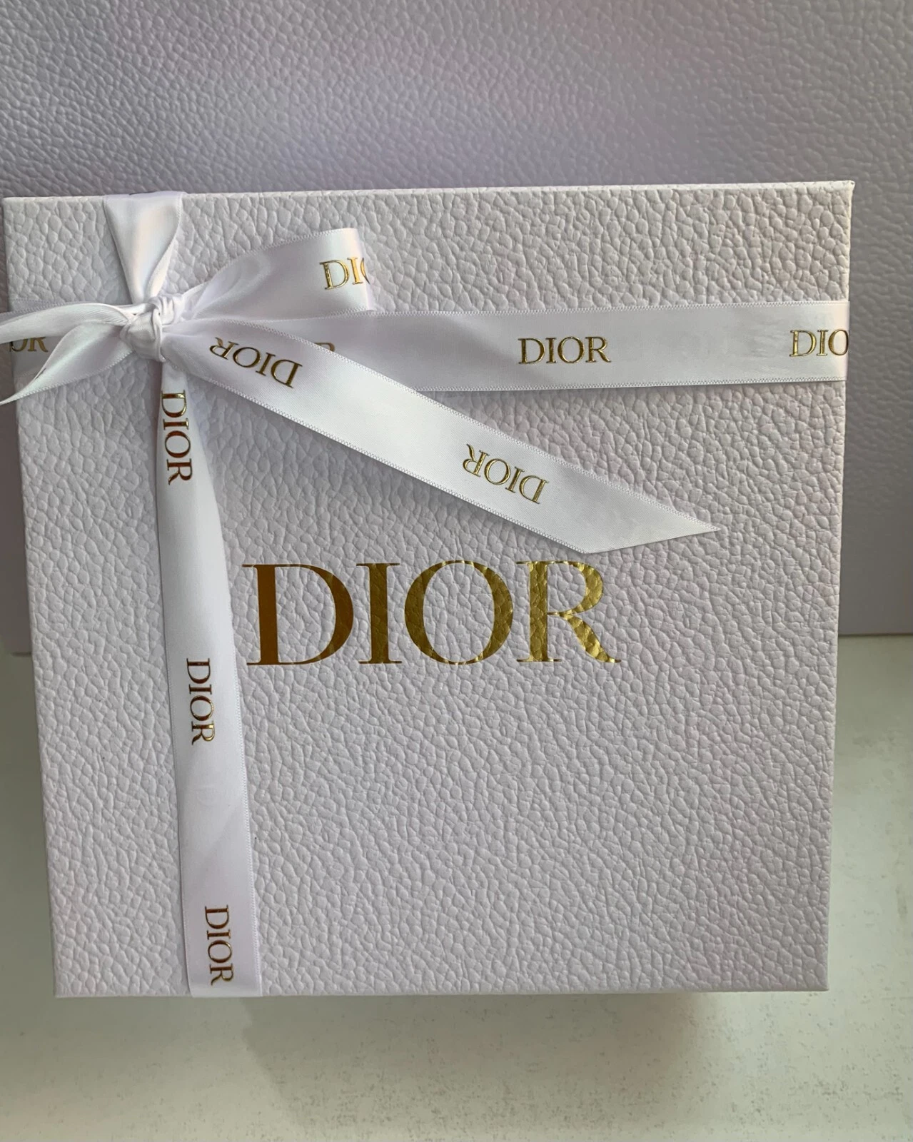 Cravate nœud DIOR blanche fine grande boîte cadeau grande étui à maquillage 20,5 x 20,5 x 8 cm