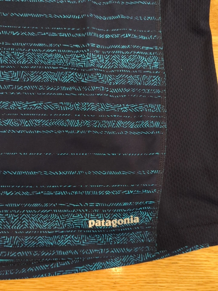 Patagonia Womens Navy Teal Geometric Long sleeve Zip-Neck Medium? M1 - Image 2 of 4