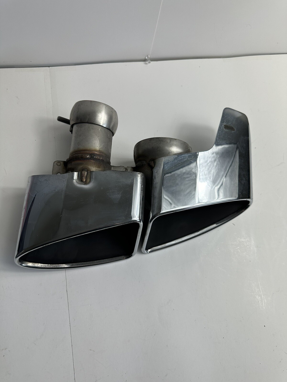 2016-2022 BENTLEY BENTAYGA LEFT REAR EXHAUST TAIL PIPE TIP MUFFLER TRIM OEM