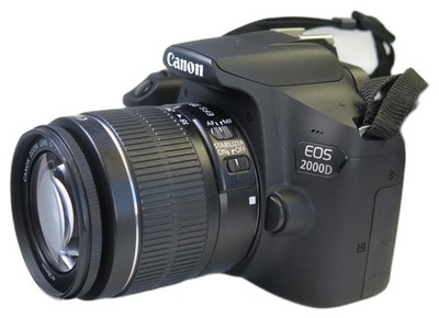 Canon EOS 2000D mit EF-S 18-55mm IS II