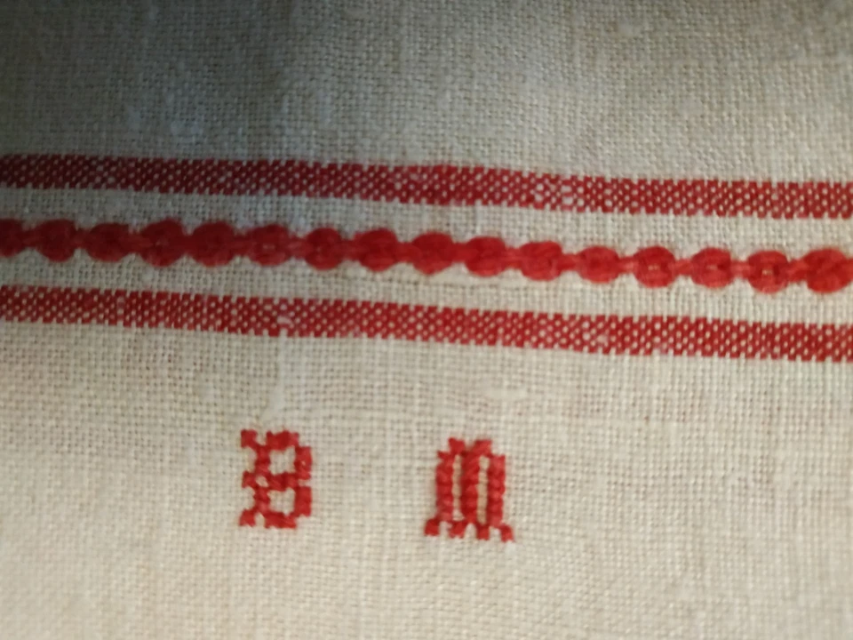 LOT de 2 Torchons ANCIENS - Monogramme Brodé Main Rouge "BM" + liteaux brodés - Photo 2/4
