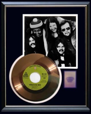THE DOOBIE BROTHERS LISTEN TO THE MUSIC 45 RPM GOLD RECORD NON RIAA ...
