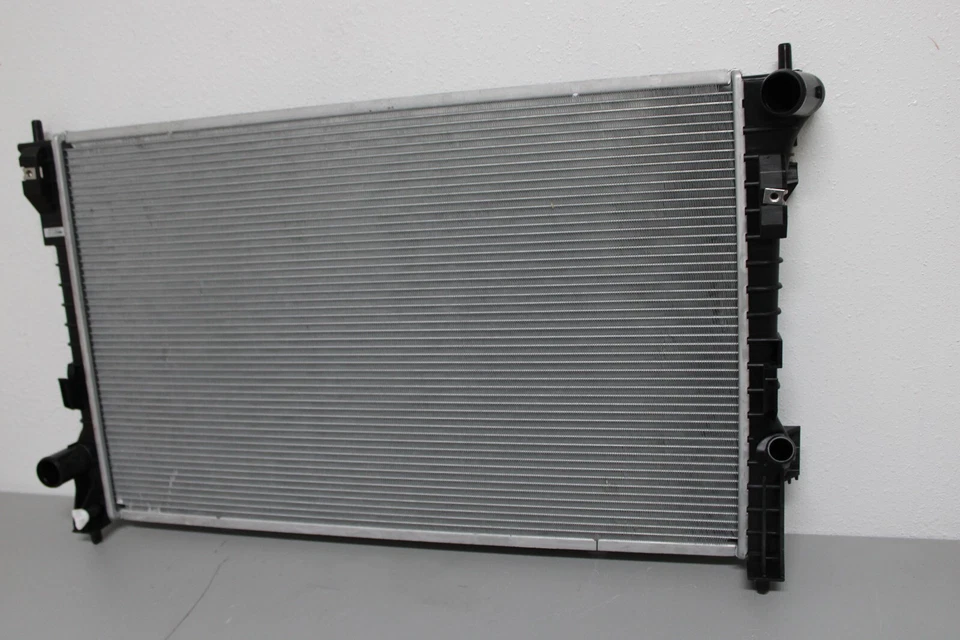 2010 2011 FORD TAURUS COMPLETE RADIATOR Foto 3 de 4