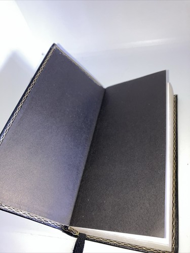 Holy Bible the New Revised Standard Version World RS1 1989 - Picture 9 of 17