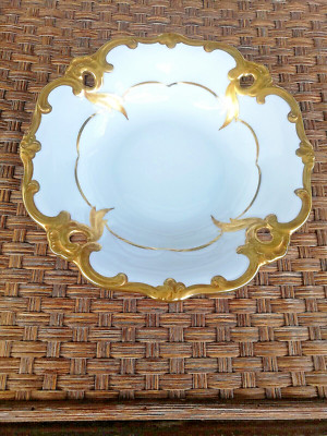 Antike Weimar Porzellan  Schale . Made in Germany .  Gold Staffage . 19,0 cm