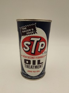 Lattina Vintage STP "Oil Treatment" – Un Pezzo di Storia del Racing