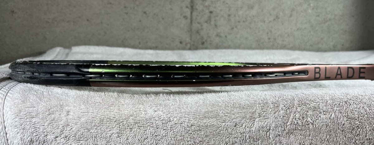 Wilson Blade 98in² (16x19) V8 305g Tennis Racquet - Green/Copper