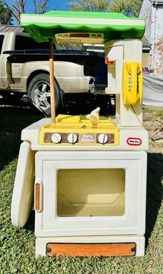 Little Tikes Pantry Party Kitchen Island 80'ls 90s Sink Oven Stove Child 