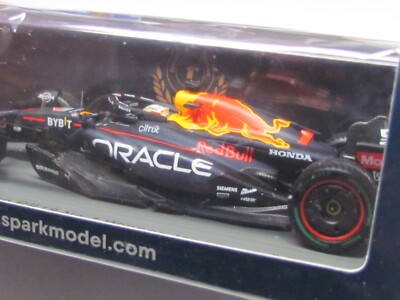 Spark 1/43 Red Bull Honda RB18 M. Verstappen - Winner Japanese Gp