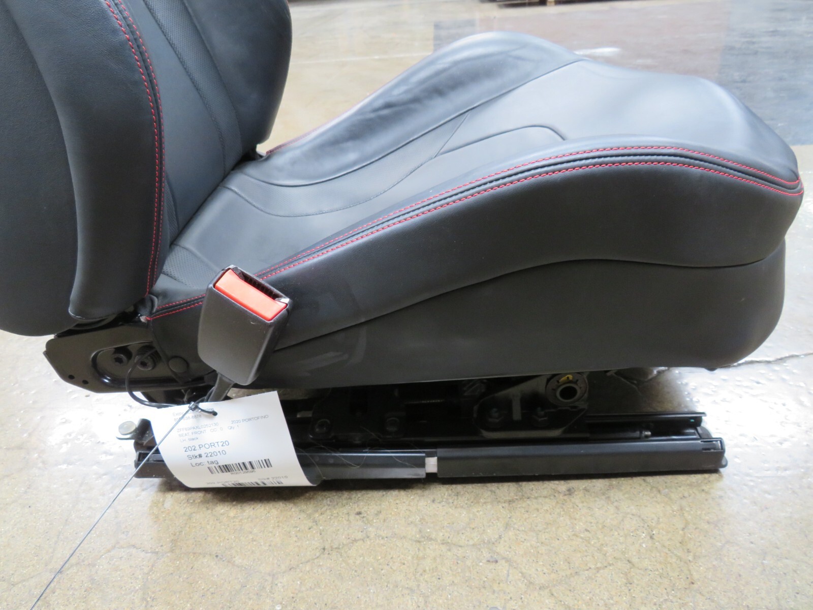 Ferrari Portofino, LH, Left, Front Seat, Worn Leather, Used