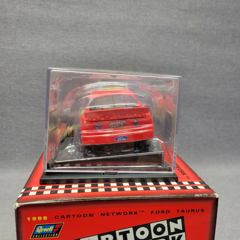 Juego de banco fundido a presión Lake Speed 1998 Ford Taurus Cartoon Network con caja y certificado de autenticidad Revell Foto 3 de 4