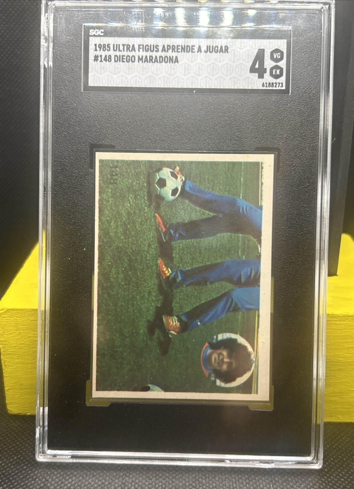 1985 Ultra Figus Aprende A Jugar Diego Maradona #148 SGC 4 Rare view 1