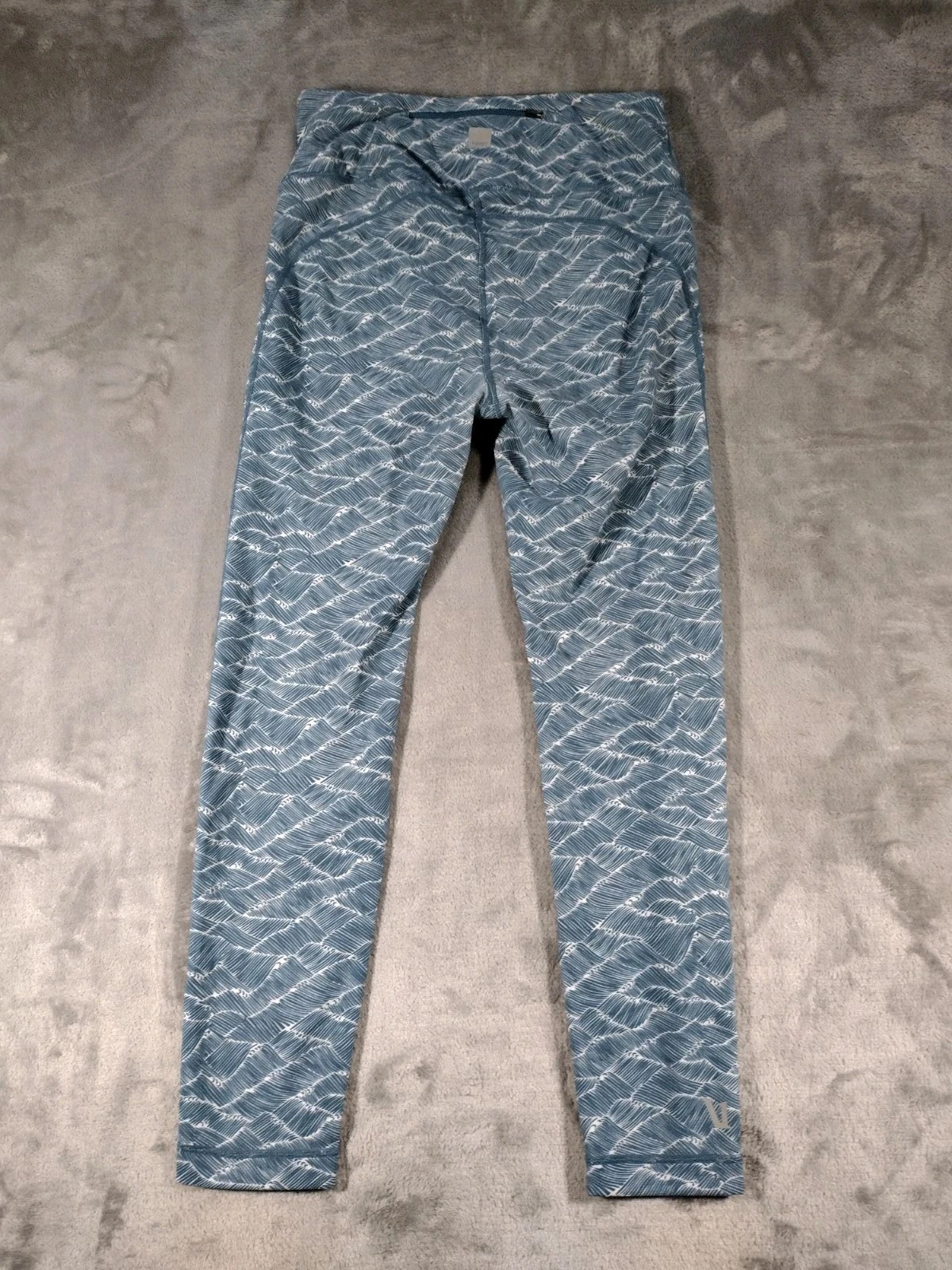 vuori pace high rise printed wave yoga leggings