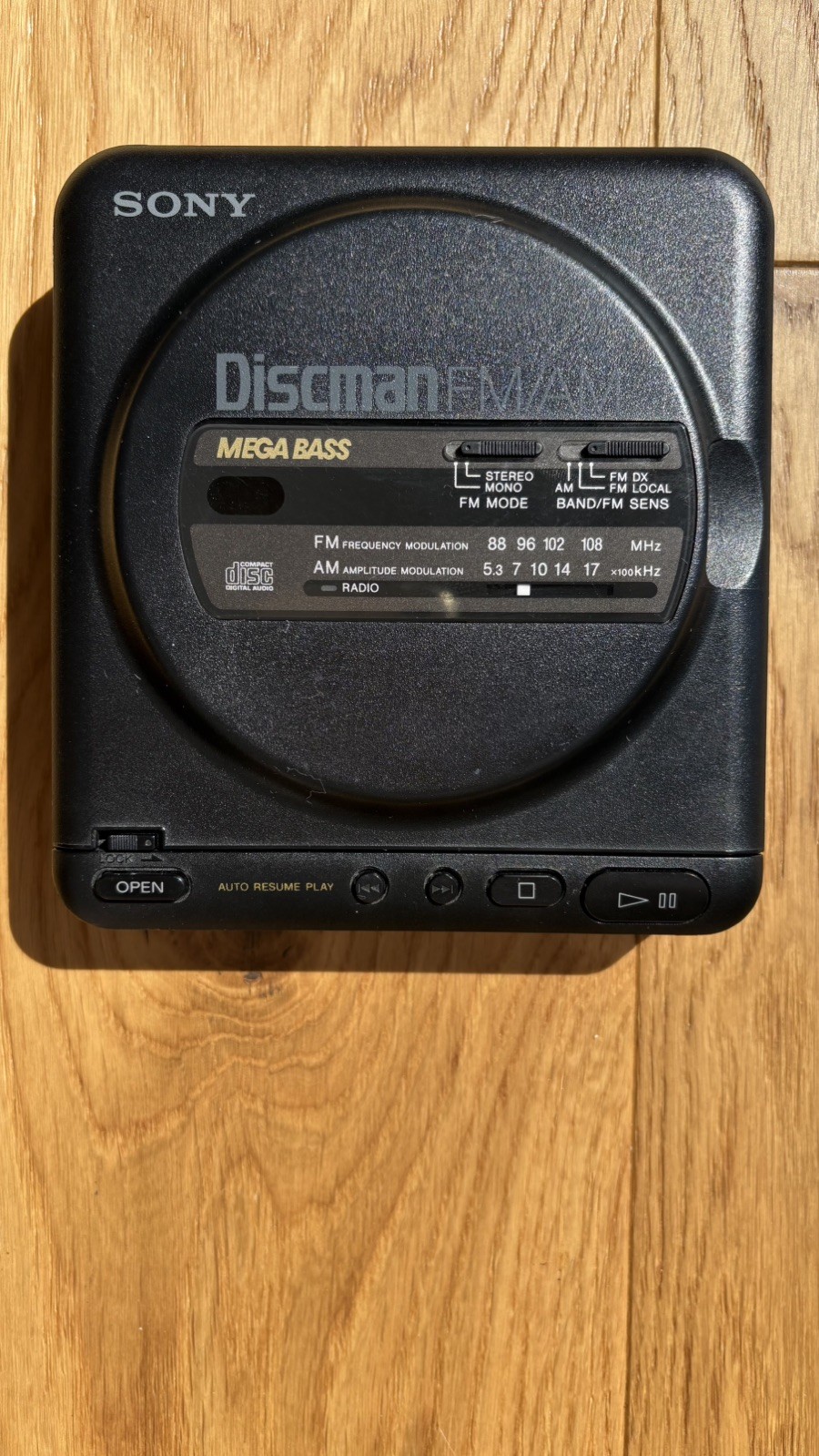 Sony Discman MegaBass D-T24 Portable FM/AM CD Compact Player 1992 TESTED WORKS