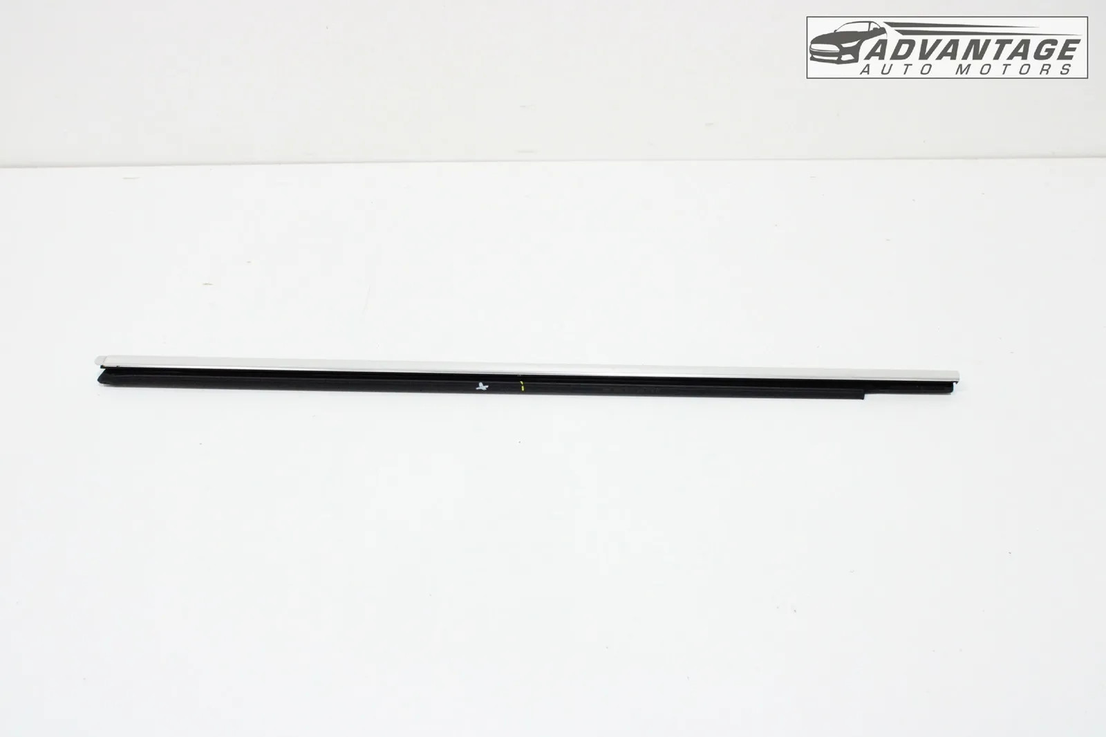 2014-2020 MASERATI GHIBLI M157 FRONT LEFT DRIVER DOOR WINDOW BELT MOLDING OEM