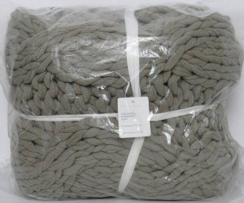 Pottery Barn Colossal Hand-knit Throw, 44" x 56" lichen Color NWT - Picture 4 of 5