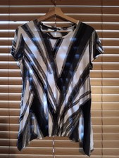 Top para mujer Simply Vera Wang blanco y negro borde crudo parche ondulado pequeño